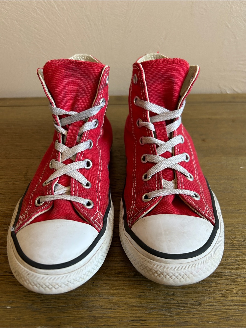 Converse All Star Chuck Taylor Youth Red High-Top Canvas Sneakers. Size 3 Youth.
